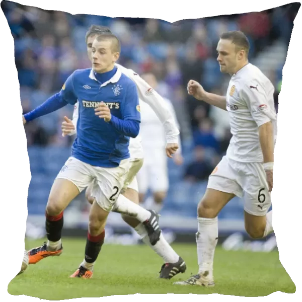Rangers Vladimir Weiss Outmaneuvers Motherwell's Tom Hateley in Dominant 6-0 Ibrox Victory