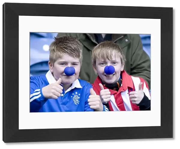 Blue Noses Roar: 3-2 Underdog Victory of Dundee United at Ibrox Stadium in Scottish Premier League