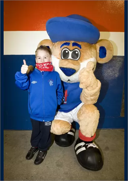Family Fun and Thrilling Football: Rangers vs Dundee United at Ibrox Stadium (3-2 in Favor of Dundee United)