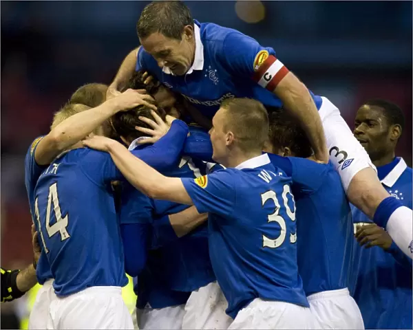 Rangers: Nikica Jelavic's Euphoric Goal Celebration vs. Aberdeen (Clydesdale Bank Scottish Premier League)
