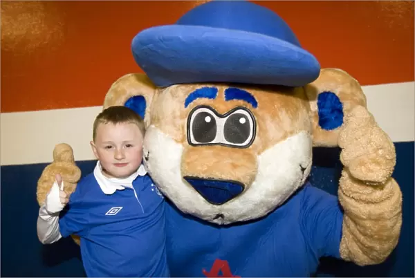 Family Fun at Ibrox: Rangers Take a 2-1 Lead over St Mirren in Clydesdale Bank Scottish Premier League