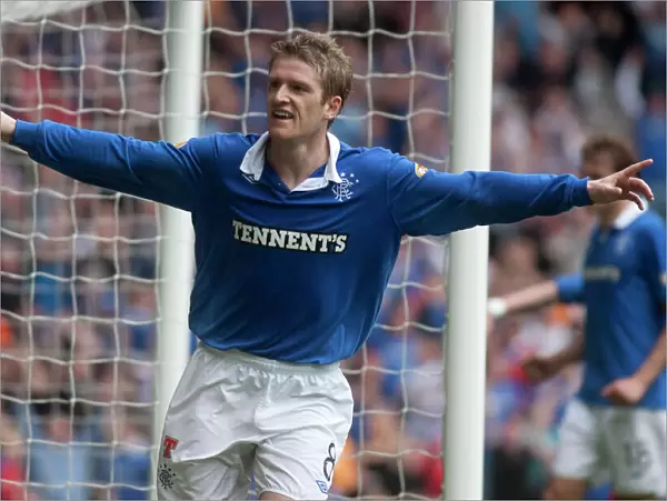 Rangers Steven Davis: Triumphant Third Goal - 4-0 Victory Over Heart of Midlothian in the Scottish Premier League at Ibrox