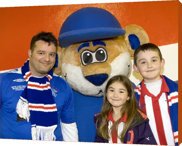 Rangers Take 2-0 Lead: A Family Day to Remember in the Broomloan Stand (Scottish Premier League: Rangers vs Dundee United)