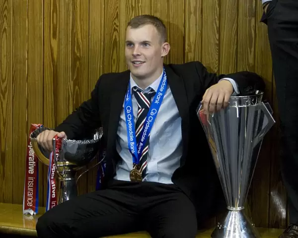 Rangers Football Club: Champions Triumph in Ibrox - Wylde's Exclusive Celebration with SPL & League Cup Trophies