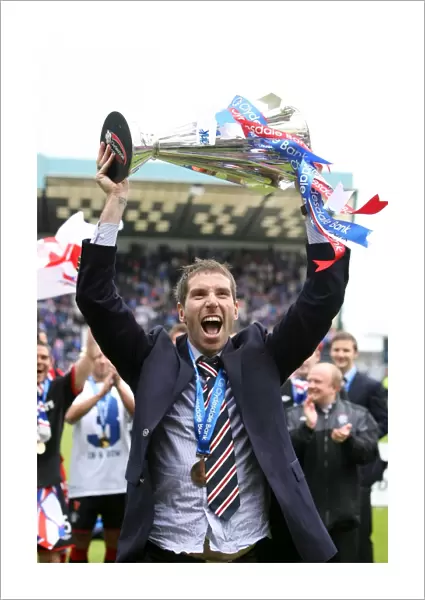 Rangers Football Club: Kirk Broadfoot's Triumph with the Scottish Premier League Trophy (2010-11) - Champions!