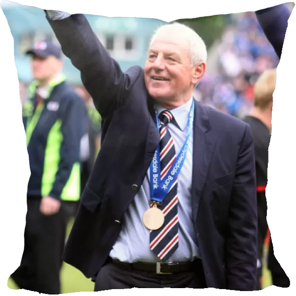 Rangers Football Club: Walter Smith's Triumphant SPL Championship Celebration at Rugby Park (2010-11)