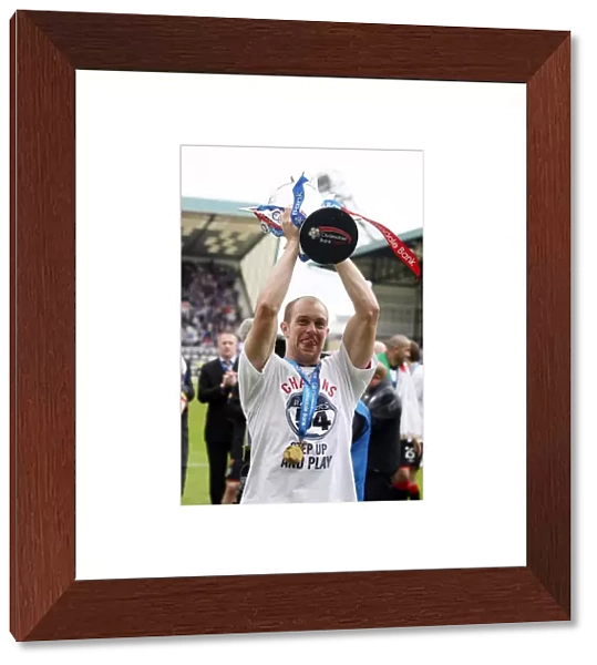 Rangers Football Club: Steven Whittaker's SPL Championship Victory Celebration (2010-11)