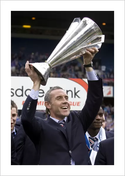David Weir's Championship Triumph at Ibrox: Rangers FC's Glory in the 2010-11 SPL Season