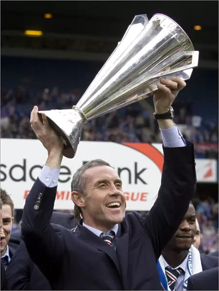 David Weir's Championship Triumph at Ibrox: Rangers FC's Glory in the 2010-11 SPL Season