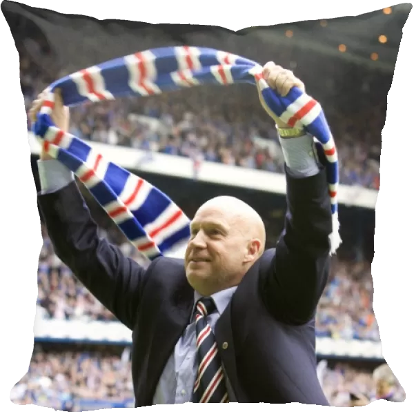 Rangers Football Club: Kenny McDowall's Euphoric Ibrox Celebration (SPL Champions 2010-11)