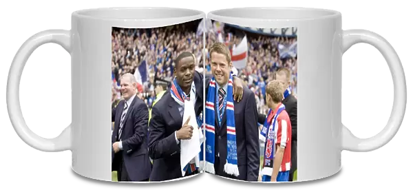 Euphoric Champions: Maurice Edu and James Beattie's Triumphant Ibrox Celebration (Rangers SPL 2010-11)