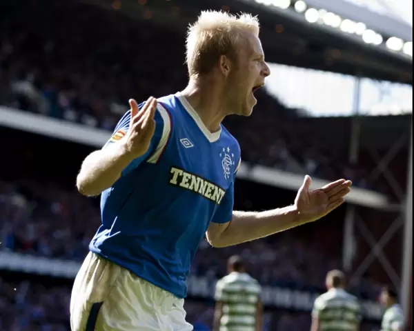 Naismith's Dramatic Strike: Rangers 4-2 Celtic in SPL Thriller at Ibrox