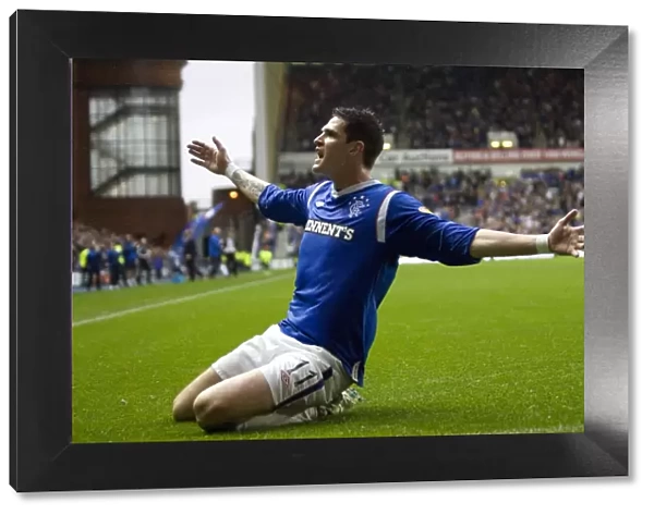 Rangers Kyle Lafferty Scores the Thrilling Winner: 1-0 Victory over Hibernian (Clydesdale Bank Scottish Premier League, Ibrox Stadium)