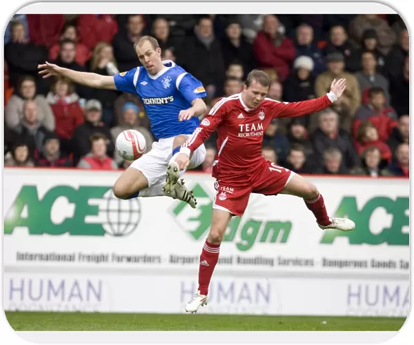Rangers vs Aberdeen: Whittaker and Mackie in Action - Clydesdale Bank Scottish Premier League - Pittodrie Stadium: Rangers 2-1 Victory