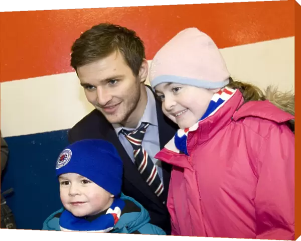 Family Fun at Ibrox: Rangers Triumph over Motherwell (3-0) in the Clydesdale Bank Scottish Premier League