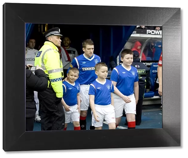Steven Davis and the Mascots Kick-Off Exciting 1-1 Showdown at Ibrox: Rangers vs Aberdeen in Clydesdale Bank Scottish Premier League