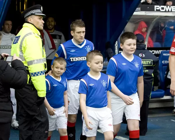 Steven Davis and the Mascots Kick-Off Exciting 1-1 Showdown at Ibrox: Rangers vs Aberdeen in Clydesdale Bank Scottish Premier League