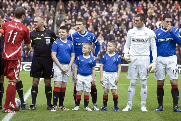 A Battle at Ibrox: Rangers vs Aberdeen - Davis and the Mascots Secure a 1-1 Draw in the Scottish Premier League