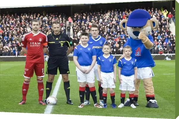 Rangers vs Aberdeen: A Thrilling 1-1 Draw in the Scottish Premier League at Ibrox Stadium - Mascots in Action