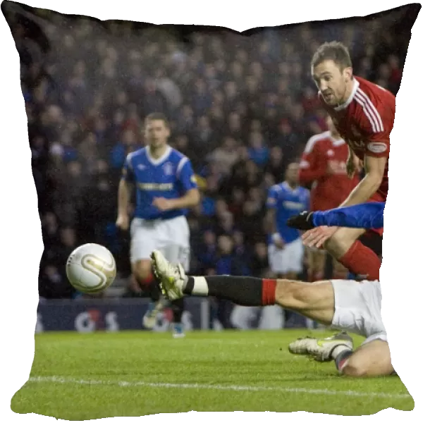 Thrilling Near-Miss: Jelavic Narrowly Heads Past Robertson at Ibrox - Rangers vs Aberdeen, 1-1 Clydesdale Bank Scottish Premier League