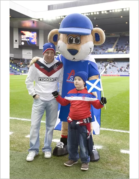 Rangers 4-0 Hibernian: A Family Affair in the Broomloan Stand at Ibrox Stadium