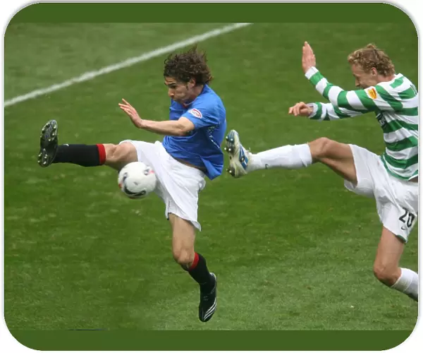 Intense Ibrox Rivalry: Cuellar vs. Jarosik in Rangers 3-0 Victory over Celtic (Clydesdale Bank Premier League)