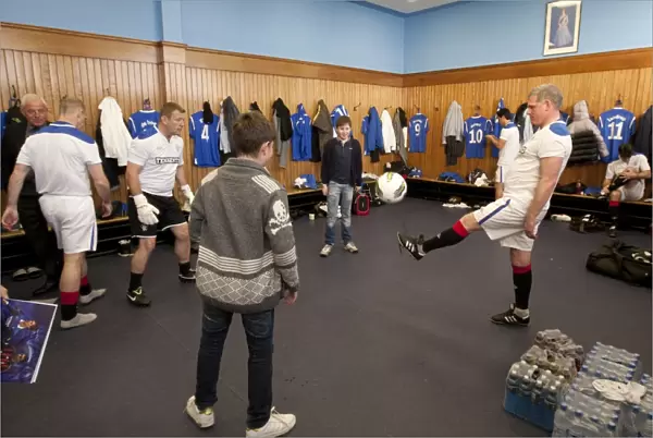 Rangers Legends and AC Milan Glorie: United Pre-Game Huddle at Ibrox Stadium - Rangers 1-0 Lead: A Moment of Unity Before the Big Match