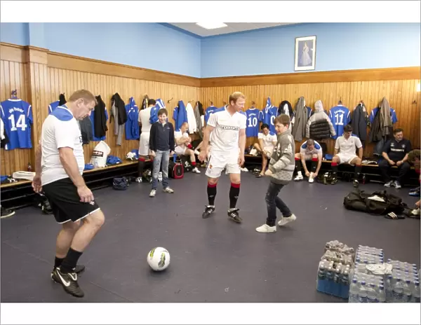 Rangers Legends Pre-Match Warm-Up: Gearing Up for Rangers vs AC Milan Glorie at Ibrox Stadium - 1-0 Lead