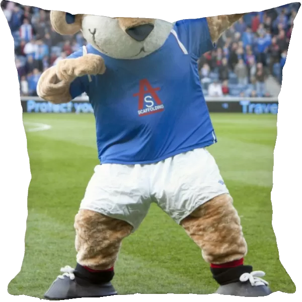 Unstoppable Broxi Bear: Rangers 5-0 Rampage Against Dundee United at Ibrox Stadium (Scottish Premier League)