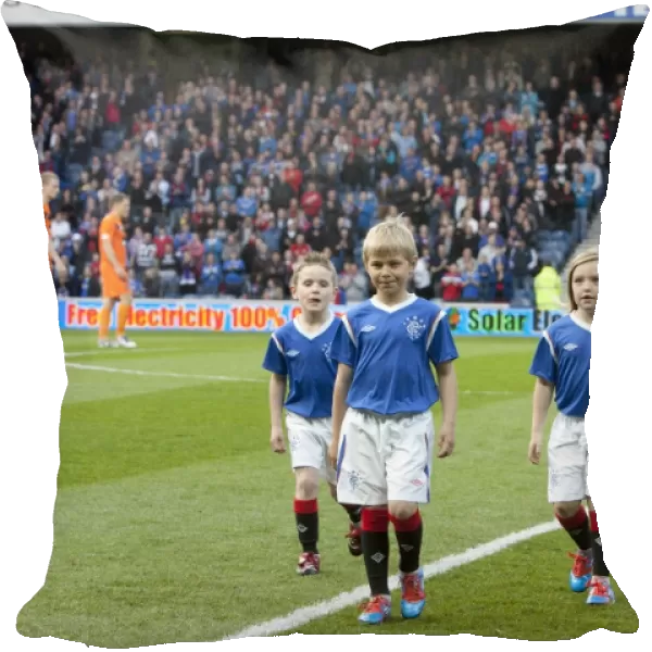 Broxi Bear and Rangers Mascots: A Triumphant Celebration of Rangers 5-0 Victory over Dundee United