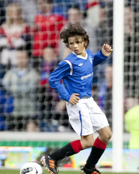 Rangers U11 & 12s Shine at Ibrox: A 5-0 Half Time Triumph over Dundee United