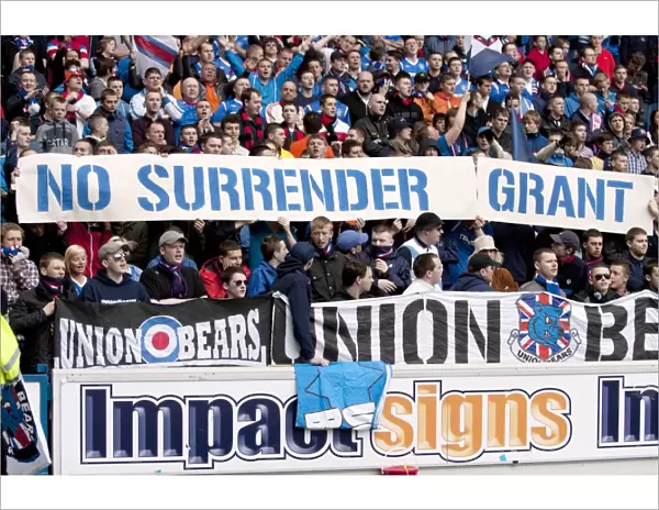 The Unyielding Battle of Ibrox: Rangers Fans Unwavering Support (0-0) - Rangers vs Motherwell
