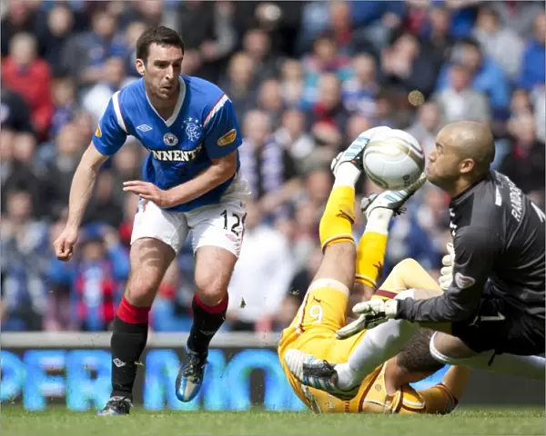 A Scoreless Battle at Ibrox Stadium: Lee Wallace's Dramatic Saving Moment between Rangers and Motherwell