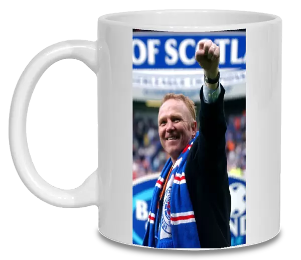 Rangers FC: Alex McLeish's Triumphant Victory Celebration vs. Dunfermline Athletic (Historic) - Bank of Scotland Premier Division