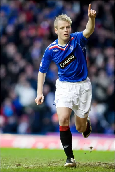 Steven Naismith's Stunner: Rangers 2-0 Triumph over Dundee United (Clydesdale Bank Scottish Premier League, Ibrox)