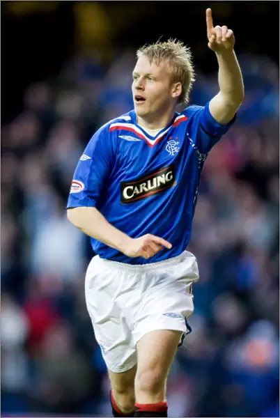 Naismith's Game-Winning Goal: Rangers 2-0 Triumph Over Dundee United in the Scottish Premier League at Ibrox