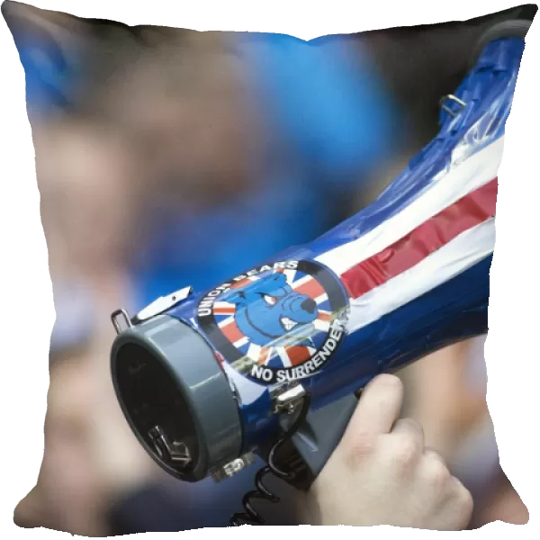 Rangers vs Montrose: A Passionate Stand-Off at Ibrox Stadium - Rangers Fan Amplifies the Roar (1-1)