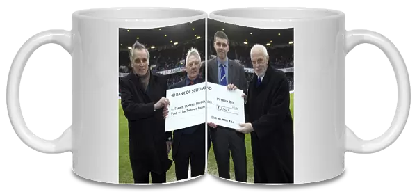 Rangers FC vs Annan Athletic: An Unforgettable Moment of Generosity Amidst Defeat - Rangers Fans from Stornaway RSC Present Colin Jackson with a Cheque