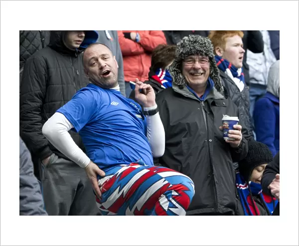 Passionate Rangers Fans Pack Ibrox Stadium: A 0-0 Battle Against Stirling Albion
