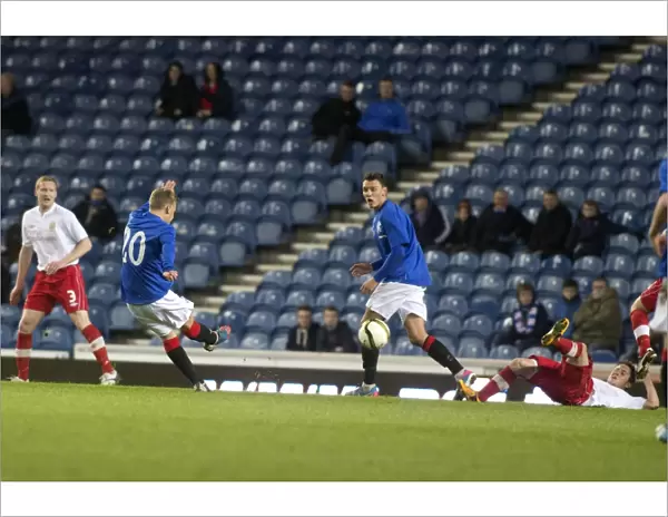 Rangers Andy Murdoch Scores the Second Goal: 2-0 Victory over Linfield at Ibrox Stadium