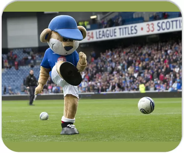 Broxi Bear's Epic Penalty: Rangers Legends vs Manchester United Legends at Ibrox Stadium