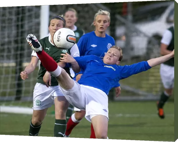 Intense Battle: Rangers Lisa Swanson vs. Hibernian Ladies - Scottish Women's Premier League
