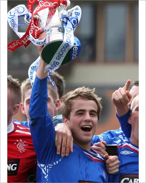 Rangers U19s: Andew Shinnie and Team Celebrate League Victory over Motherwell (07-08)