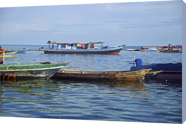 Malaysia, Borneo, Semporna, Mabul, Dayak Lau (Sea Gypsies) living on boats and wooden
