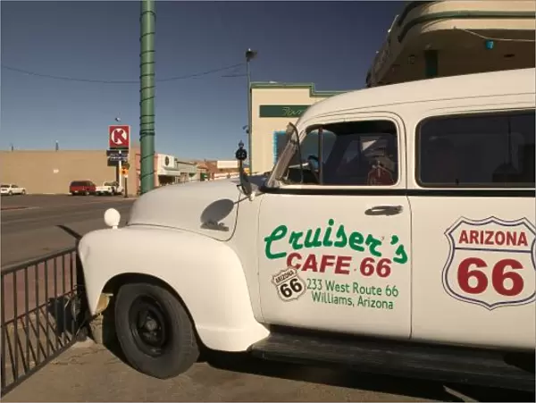 USA, Arizona, Williams: Cruisers Cafe 66 Old Truck