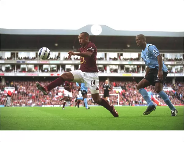 Thierry Henry (Arsenal) Sylvain Distin (Man City). Arsenal 1: 0 Manchester City
