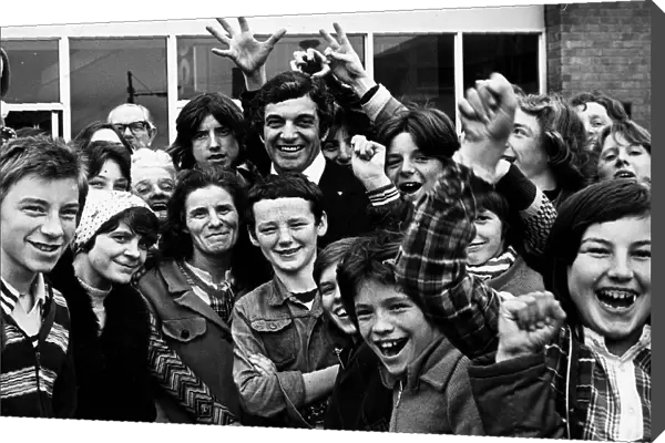 Frankie Vaughan visits the Easterhouse project with local kids in 1977