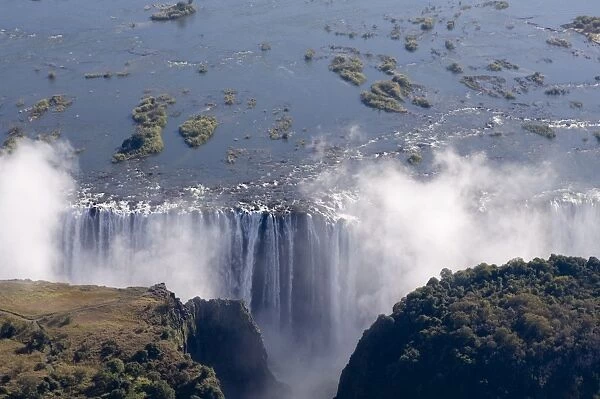 Victoria Falls, UNESCO World Heritage Site, Zambesi River, on the border of Zambia