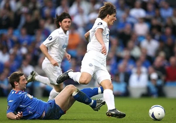 Arshavin Outsmarts Thomson: Showdown at the UEFA Cup Final between Rangers and Zenit Saint Petersburg (2008)