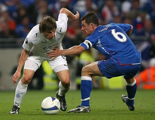 Battle for the Ball: Arshavin vs. Ferguson in the Intense 2008 UEFA Cup Final Clash - Rangers vs. Zenit St. Petersburg
